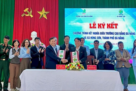 Trường Cao đẳng Đà Nẵng kết nghĩa, trao hơn 300 triệu đồng hỗ trợ xã Hùng Sơn