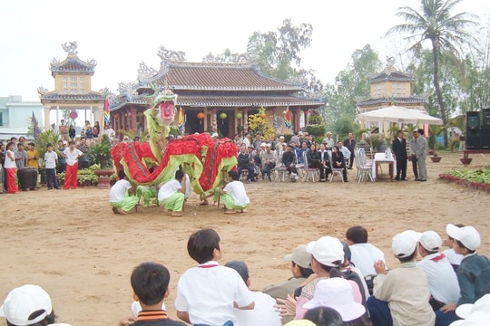 Một vòng lễ cúng…