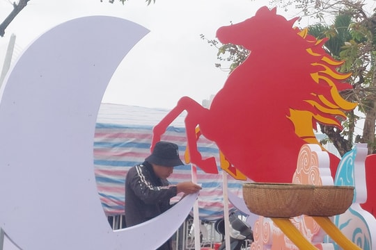 Làm đẹp phố phường chào năm mới