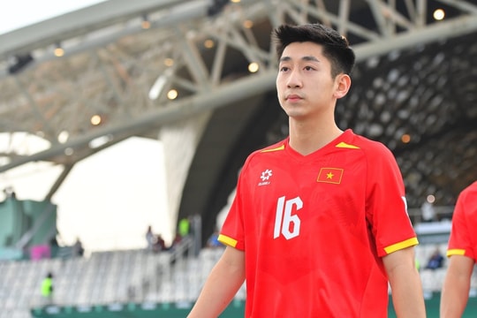 HLV Chu Đình Nghiêm dập tắt tin đồn Nguyễn Nhật Minh rời Hải Phòng FC