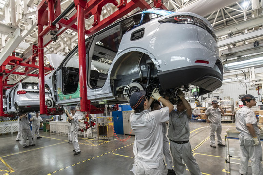 Từ “công xưởng thế giới” đến “nhà máy điện” của thế kỷ 21