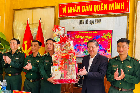 Lãnh đạo thành phố thăm chúc, Tết các gia đình chính sách, đơn vị, địa phương