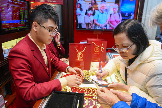 Giá vàng hôm nay 7/2/2026: Vàng SJC, nhẫn, thế giới đều tăng
