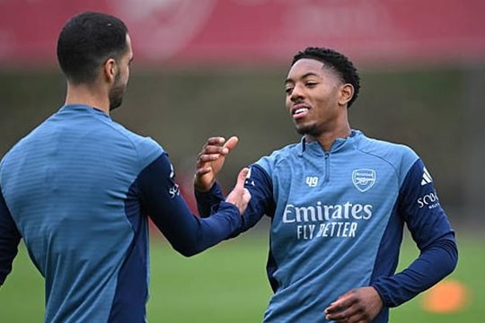 Arsenal đánh cược vào Myles Lewis-Skelly sau tổn thất nặng nề từ Mikel Merino