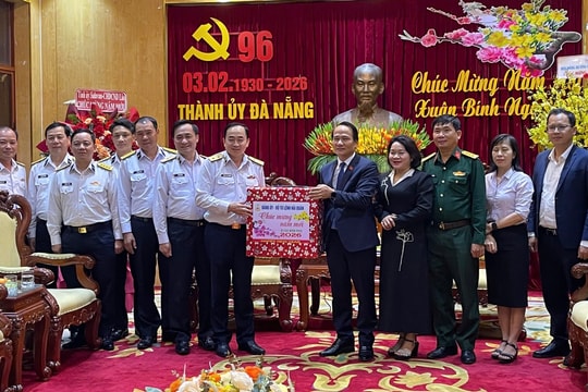 Bộ Tư lệnh Hải quân thăm, chúc Tết thành phố Đà Nẵng