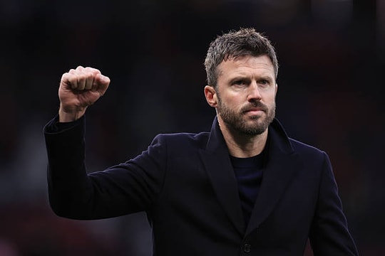 Manchester United đối đầu Tottenham: Michael Carrick và nhiệm vụ phá dớp 100 năm