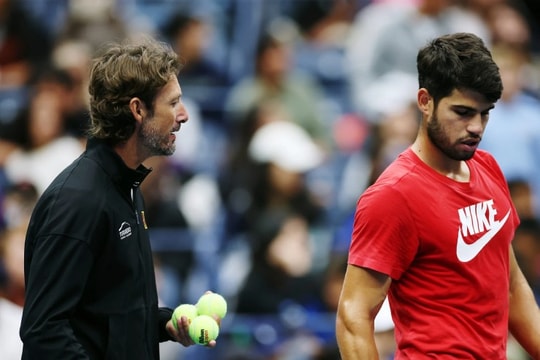 Nghi vấn mâu thuẫn Alcaraz và Ferrero sau chức vô địch Australian Open 2026