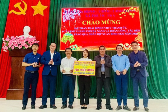 Phó Chủ tịch UBND thành phố Đà Nẵng trao quà Tết tại xã Hiệp Đức, Việt An và Phước Trà