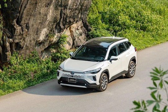 Toyota Corolla Cross 2026: Giá lăn bánh tháng 2 và ưu đãi lãi suất vay mới nhất