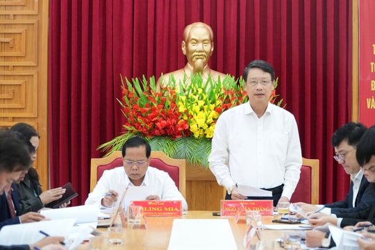 Phó Bí thư Thành ủy Đà Nẵng Ngô Xuân Thắng kiểm tra công tác chuẩn bị bầu cử tại xã Tây Giang
