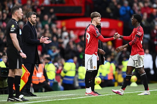 Manchester United 2-0 Tottenham: Michael Carrick và sự hồi sinh của dòng máu Carrington