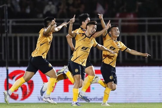 Tuyển thủ Lào tỏa sáng, Thanh Hóa thắng kịch tính CA TPHCM 2-1