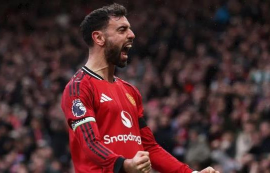 Bruno Fernandes cán mốc 200 bàn thắng: Nhạc trưởng hồi sinh rực rỡ dưới thời Carrick