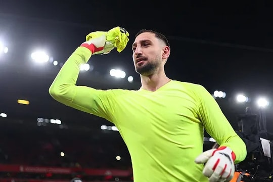 Donnarumma thống trị không trung tại Anfield: Chìa khóa vô địch của Man City
