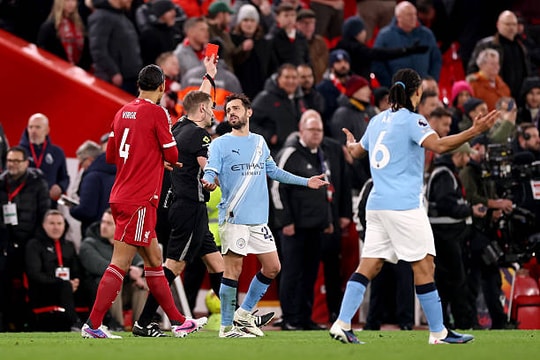 Liverpool trả giá vì sai lầm chuyển nhượng: Khủng hoảng nhân sự trầm trọng tại Anfield