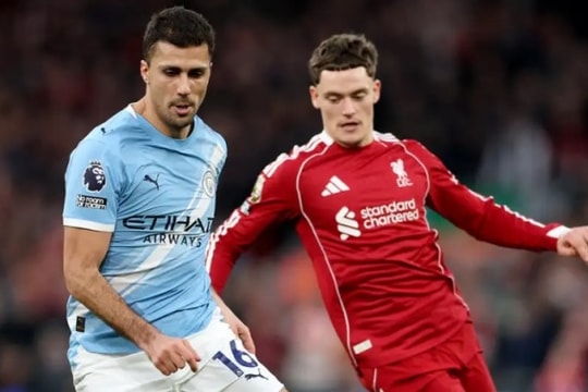 Rodri rực sáng tại Anfield: Hình bóng Quả bóng vàng trở lại giữa tâm bão vùng Merseyside