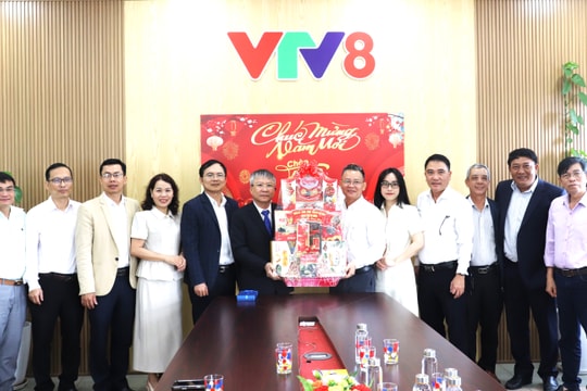 Phó Bí thư Thành ủy, Chủ tịch HĐND thành phố Đà Nẵng Nguyễn Đức Dũng thăm, chúc Tết VTV8