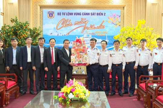 Phó Chủ tịch UBND thành phố Phan Thái Bình chúc Tết cán bộ, chiến sĩ Bộ Tư lệnh Vùng Cảnh sát biển 2