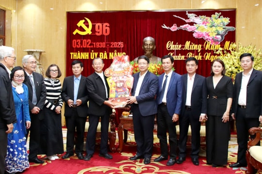 Ủy ban Đoàn kết Công giáo thành phố Đà Nẵng thăm, chúc Tết Thành ủy
