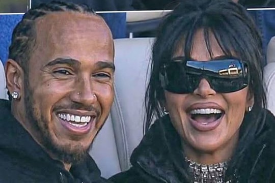 Lewis Hamilton công khai xuất hiện cùng Kim Kardashian tại Super Bowl
