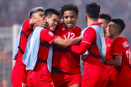 Tuyển Việt Nam gia tăng hỏa lực đấu Malaysia; Thể Công bức xúc kiện trọng tài V-League