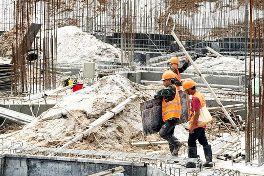 Giữ nhịp thi công xuyên Tết