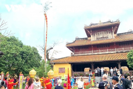 Huế tái hiện nghi lễ dựng nêu triều Nguyễn: Trải nghiệm Tết xưa tại Đại Nội