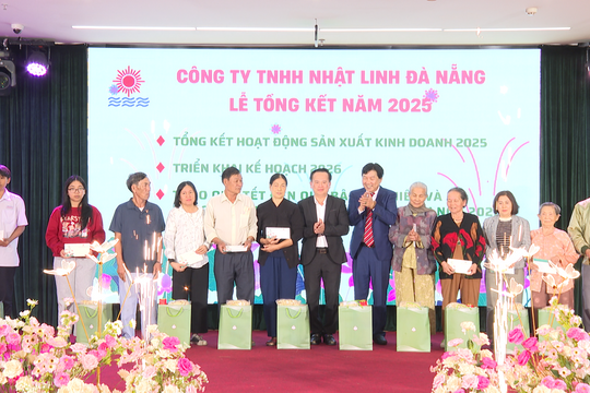 Trao quà Tết cho người dân, học sinh có hoàn cảnh khó khăn