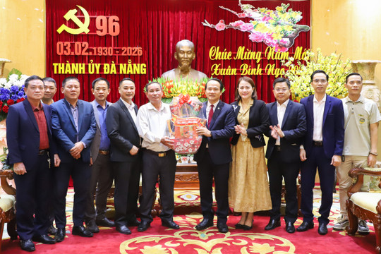 Thường trực Thành ủy tiếp Hội đồng hương tỉnh Thanh Hóa tại Đà Nẵng đến chúc Tết
