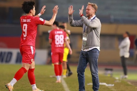 HLV Polking cảnh báo Đình Bắc không được vội vàng sau chiến thắng 4-0 của CAHN