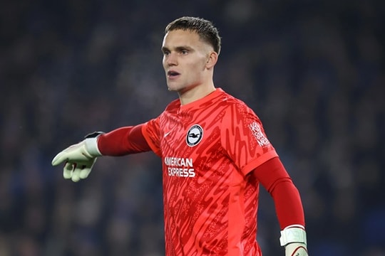 Bayern Munich nhắm Bart Verbruggen: Kế hoạch thay thế Manuel Neuer tại Allianz Arena