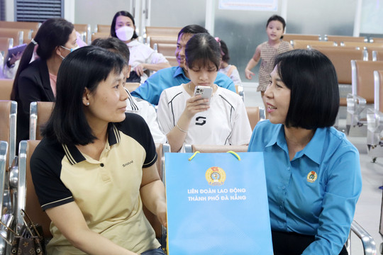 "Chuyến tàu công đoàn" Đà Nẵng đưa gần 1.500 đoàn viên và người thân về quê đón Tết