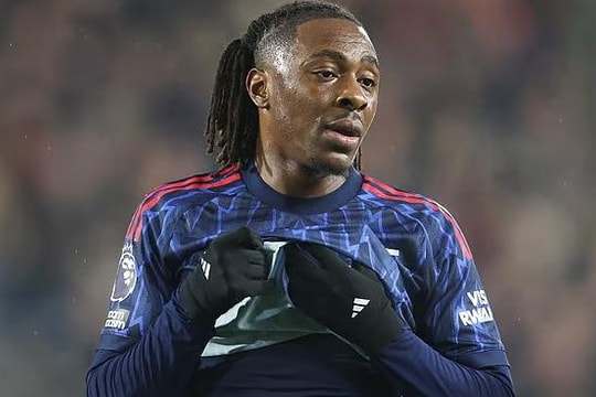 Eberechi Eze và bài toán hòa nhập tại Arsenal: Khi bản năng nghệ sĩ bị kìm hãm bởi kỷ luật thép