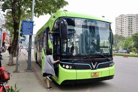 Hà Nội miễn phí vé tàu điện và 128 tuyến xe buýt suốt 9 ngày Tết Bính Ngọ 2026