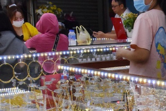 Cập nhật 08:30 sáng 13/02/2026: Giá vàng giảm 1,9–2 triệu đồng, riêng Phú Quý SJC giảm 1,5 triệu chiều mua