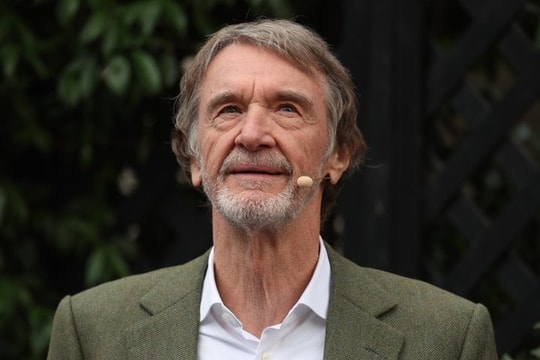 Sir Jim Ratcliffe và bài toán khủng hoảng: Đe dọa nội bộ MU và dự án Wembley phương Bắc