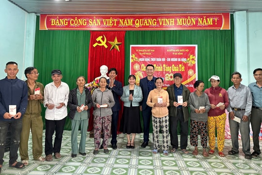 Đại biểu Quốc hội Dương Văn Phước trao 200 suất quà Tết cho người dân xã Phú Thuận