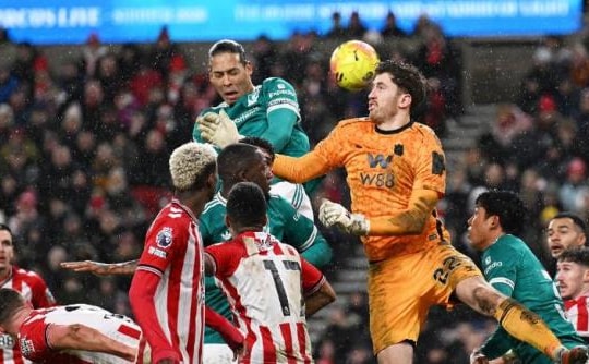 Arne Slot nâng cấp phạt góc thành vũ khí định đoạt trận đấu cho Liverpool