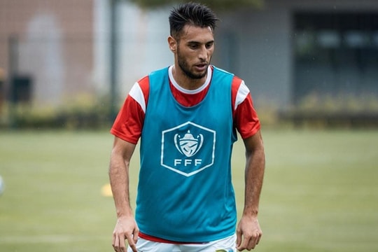 Trung vệ Việt kiều Julien Mouillon cao 1m85 cân nhắc rời Pháp về V-League