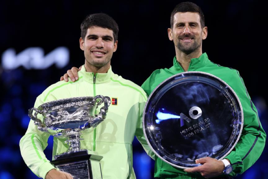 Carlos Alcaraz đánh bại Djokovic, hoàn tất Career Grand Slam tại Australian Open 2026