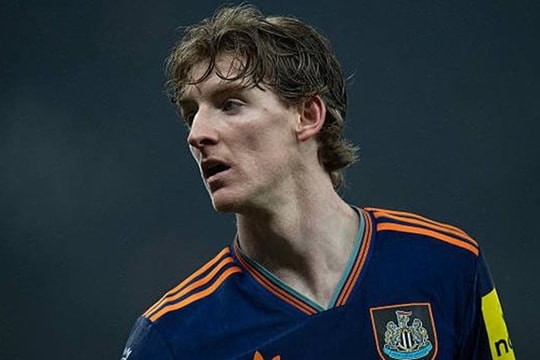 Liverpool sẵn sàng chi 95 triệu bảng cho Gordon, Arsenal săn lùng bộ đôi của RB Leipzig