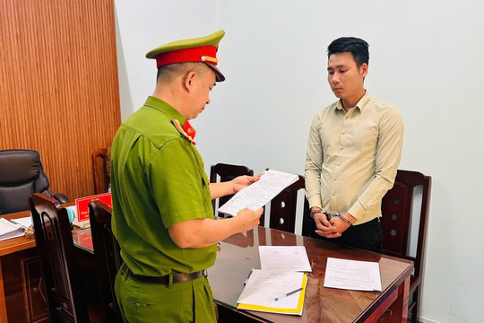 Đà Nẵng khởi tố đối tượng bẻ khóa điện thoại, chiếm đoạt tiền trong tài khoản ngân hàng