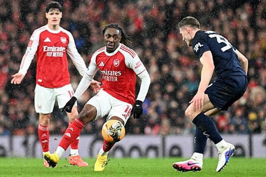 Arsenal 4-0 Wigan: 'Nhạc trưởng' Eberechi Eze rực sáng với cú đúp kiến tạo