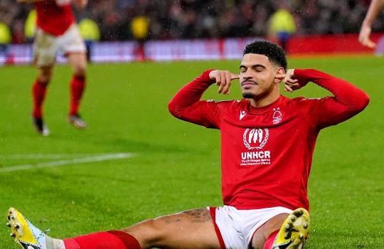 Man City nhận báo giá 70 triệu bảng cho Gibbs-White, MU đua giành Pulisic