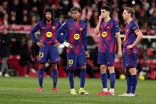 Girona lội ngược dòng thắng Barcelona 2-1: Đội bóng của Hansi Flick mất ngôi đầu La Liga
