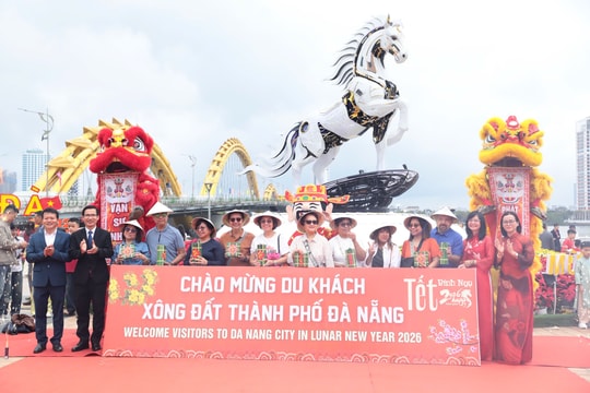 [Video] - Foreign visitors delight in celebrating Vietnamese Lunar New Year 2026 in Da Nang