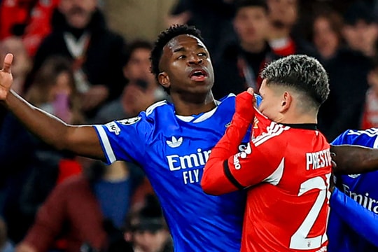 Kylian Mbappe tố cầu thủ Benfica lăng mạ Vinicius Junior 5 lần tại Champions League