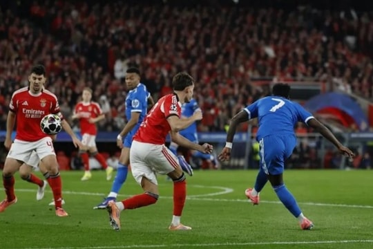 Real Madrid hạ Benfica 1-0: Siêu phẩm Vinicius và kịch tính từ Jose Mourinho