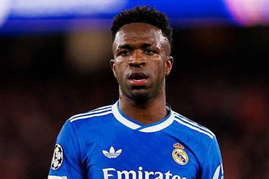 Vinicius Junior tỏa sáng giúp Real Madrid hạ Benfica giữa tâm bão kỳ thị