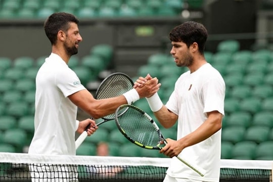 Carlos Alcaraz dí dỏm đáp trả Djokovic, Tyson Fury tuyên bố không cần HLV ngày tái xuất